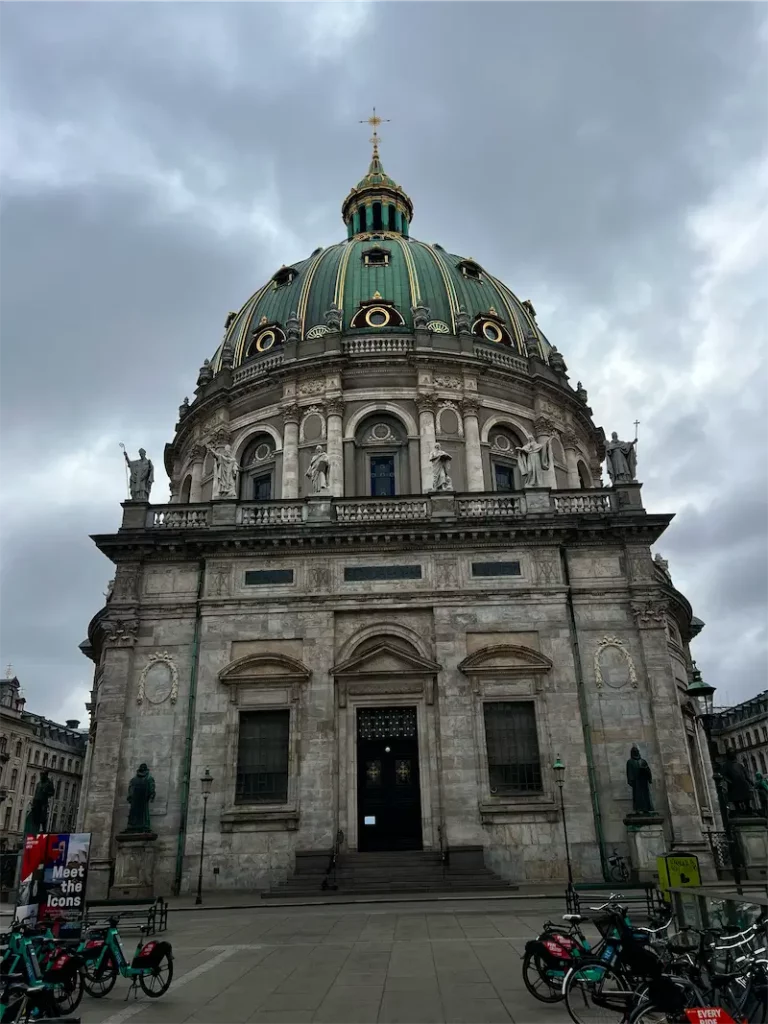Kościół z zieloną kopułą w Kopenhadze